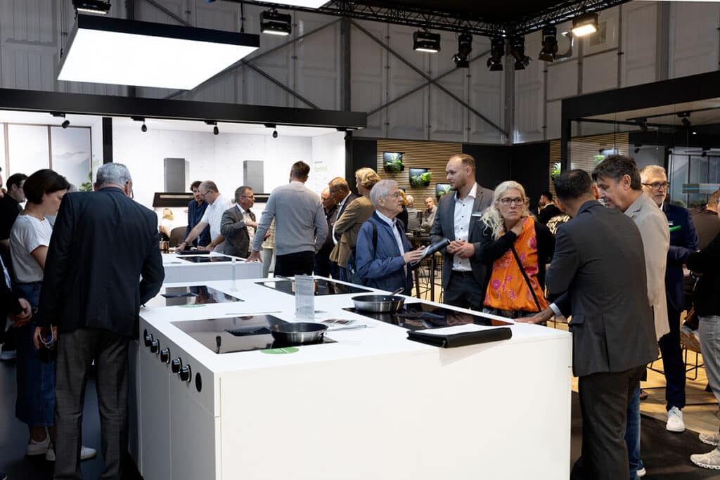 Mattschwarze Induktionserfahrung auf AREA30 1