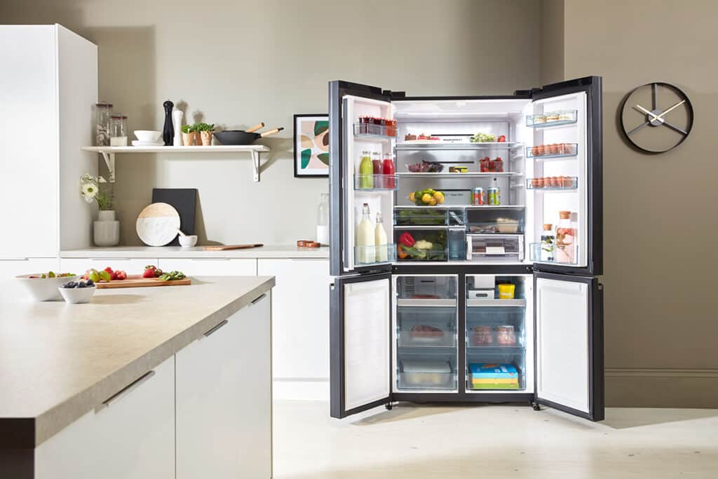 Die überarbeitete Kollektion von Hitachi mit französischen Türen und Gefrierschränken ist ab sofort exklusiv in den Niederlanden über @Qonac Appliances erhältlich. 2