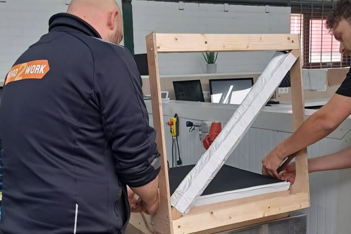 Cirulaire innovatie: opvouwbare transportdoos van restmateriaal voor refurbished keukenapparatuur 5