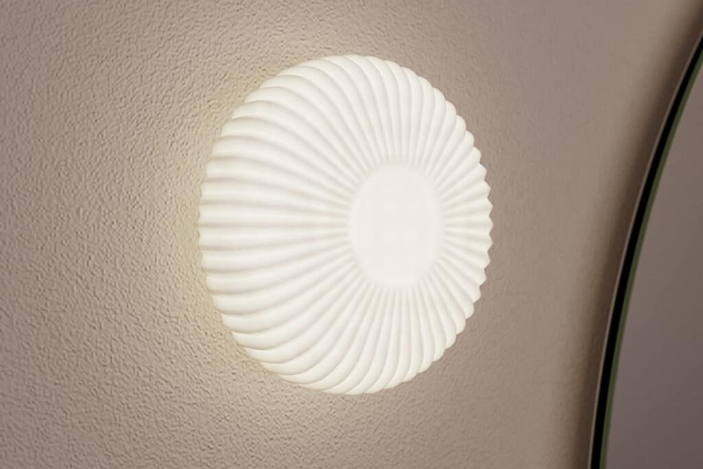 Nieuwe verlichting en spiegelkast versterkt badkamerconcept Dansani 1